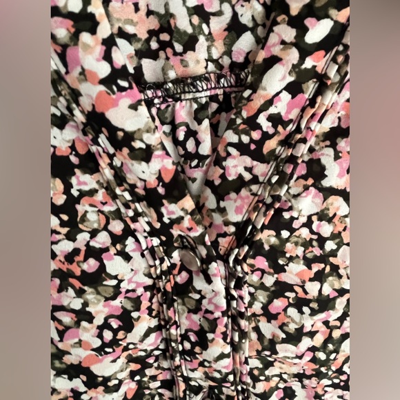 Apt. 9 Black/Pink/White Floral V-neck Tank - EUC - Picture 12 of 14